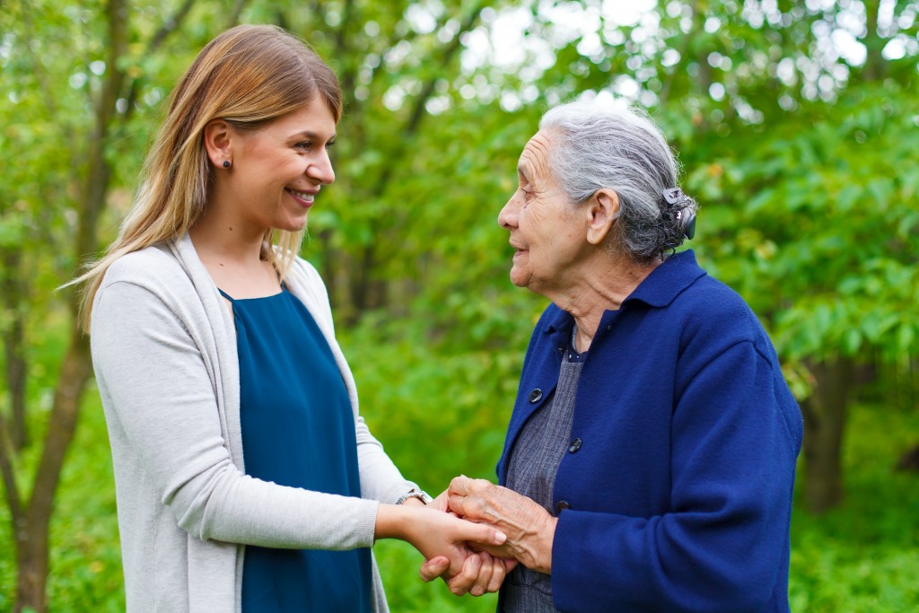 5 Ways To Properly Communicate With Your Loved One With Dementia The