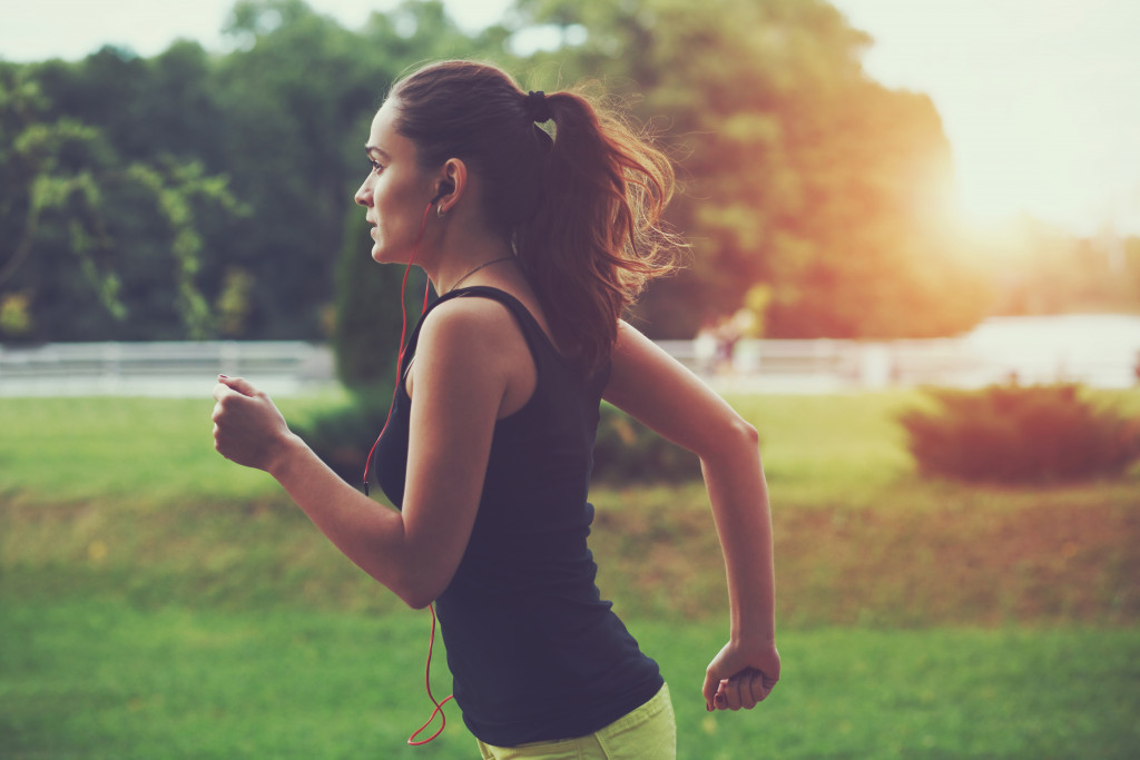 woman jogging