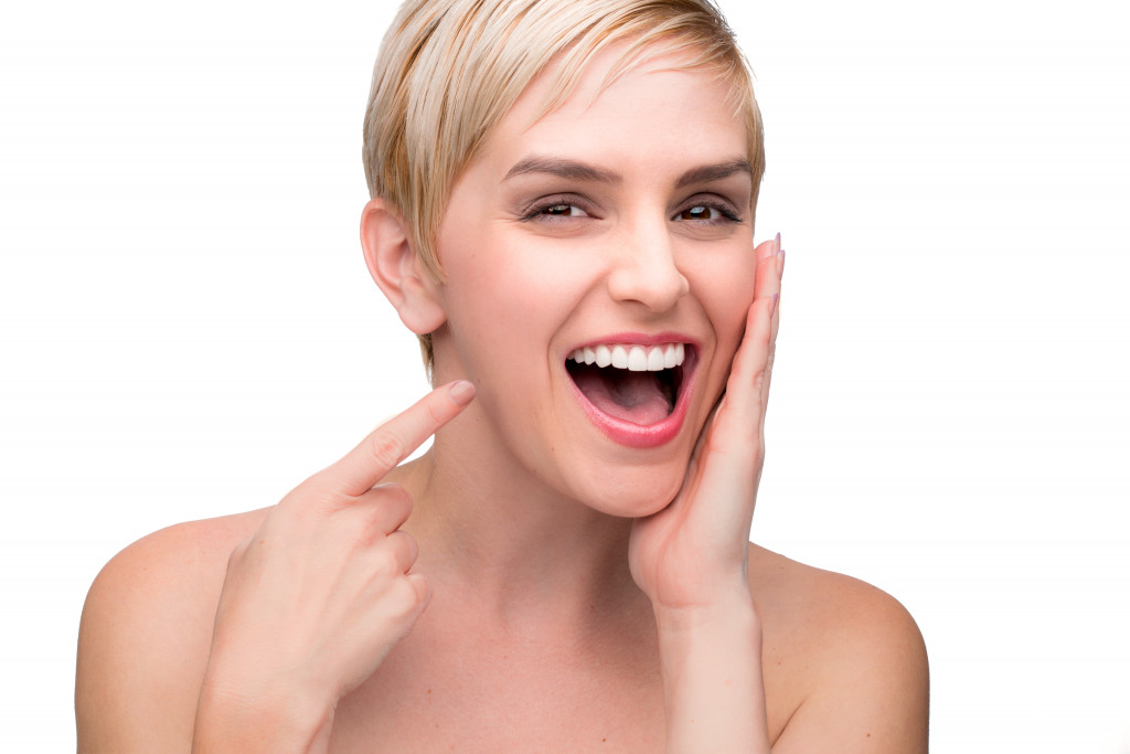 woman laughing with white teeth