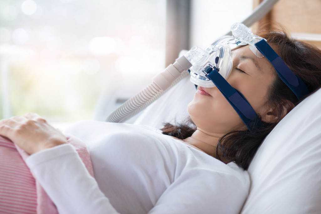 A woman with a CPAP machine while sleeping